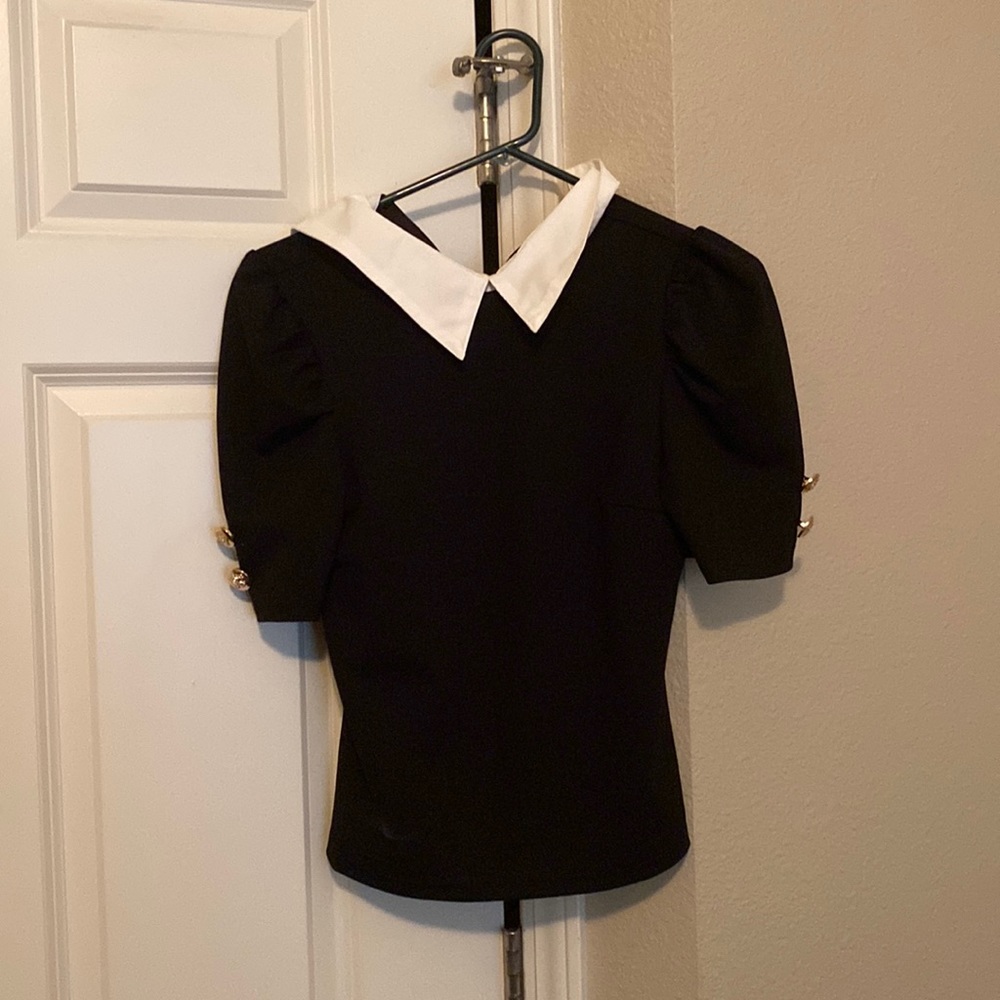 Black Peter Pan collar top. Size small